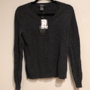 Lord and Taylor NWT gray cashmere sweater. S/P